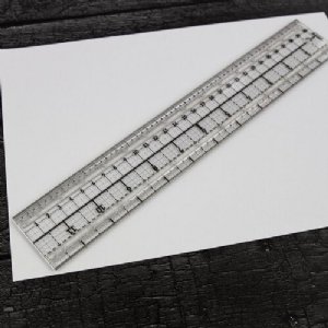 Tonic Studios - Tim Holtz - Media Ruler